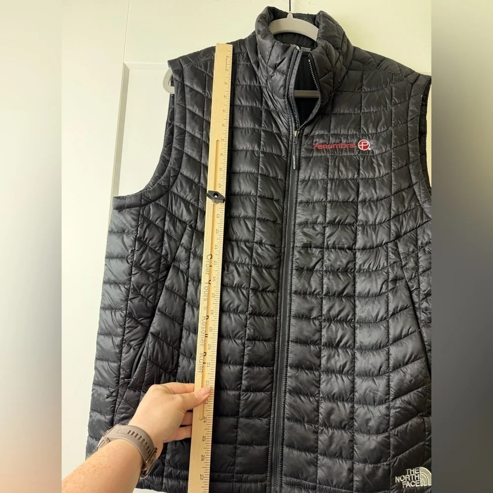 the North Face Quilted Vest Men’s Large Thermoball Eco Black Packable corp logo